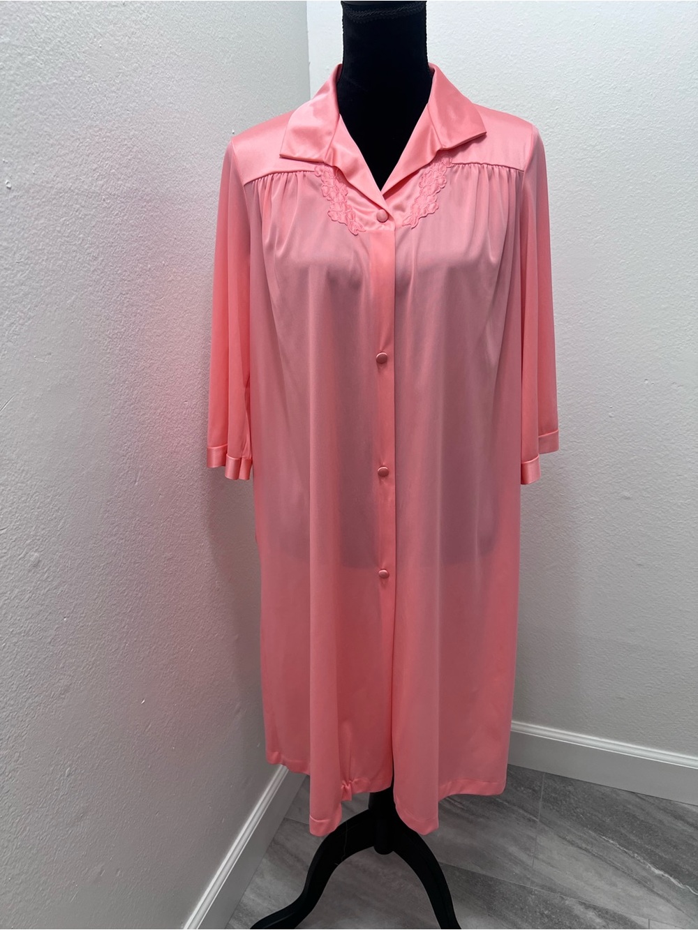 Vanity Fair 34 Robe Women’s  Button Front 3/4 Sleeve Single Pocket Midi Length